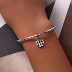 Strieborné kúzlo, srdce, čiernobiele