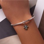 Strieborné kúzlo, drevený list