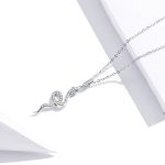 Strieborný náhrdelník s príveskom hada