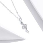 Strieborný náhrdelník s príveskom hada