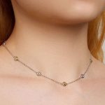 Strieborný náhrdelník so sklenenými korálkami