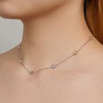 Strieborný náhrdelník so sklenenými korálkami