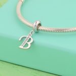 Strieborný prívesok, písmeno B