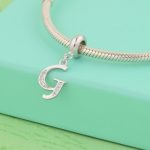 Strieborný prívesok, písmeno G