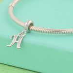 Strieborný prívesok, písmeno H