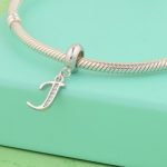 Strieborný prívesok, písmeno J