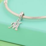 Strieborný prívesok, písmeno M