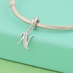 Strieborný prívesok, písmeno N