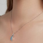 Strieborný náhrdelník s tyrkysovým príveskom mesiaca