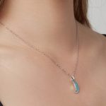 Strieborný náhrdelník s tyrkysovým príveskom mesiaca