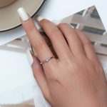 Strieborný dámsky prsteň s modrým zirkónovým kryštálom, veľkosť 7