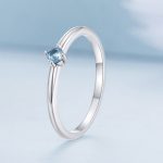 Strieborný dámsky prsteň s modrým zirkónovým kryštálom, veľkosť 7