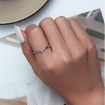 Strieborný dámsky prsteň s modrým zirkónovým kryštálom, veľkosť 8