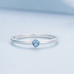 Strieborný dámsky prsteň s modrým zirkónovým kryštálom, veľkosť 8