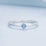 Ezüst gyűrű kék cirkóniumkristállyal, 6-os méret