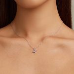 Ezüst nyaklánc színes pillangóval