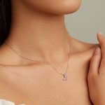 Ezüst nyaklánc színes pillangóval