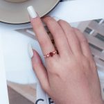 Strieborný dámsky prsteň s červeným granátom, nastaviteľná veľkosť