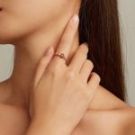 Strieborný dámsky prsteň s červeným granátom, nastaviteľná veľkosť