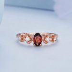 Strieborný dámsky prsteň s červeným granátom, nastaviteľná veľkosť