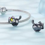 Strieborné kúzlo, čierna mačka