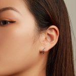 Strieborné dámske náušnice s čiernym kryštálom