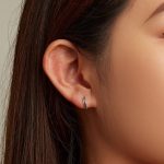 Strieborné dámske náušnice s čiernym kryštálom