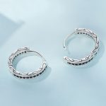 Strieborné dámske náušnice s čiernym kryštálom