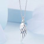 Strieborný náhrdelník s príveskom anjelské krídlo