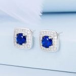 Strieborné dámske náušnice s modrým kryštálom
