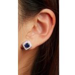 Strieborné dámske náušnice s modrým kryštálom