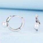 Strieborné náušnice s bielymi perlami