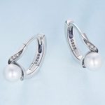 Strieborné náušnice s bielymi perlami