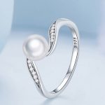 Strieborný dámsky prsteň v tvare srdca s perlami, veľkosť 8