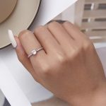 Strieborný prsteň, dámsky, s bielym kryštálom, veľkosť 8