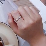 Strieborný dámsky prsteň, zapletaný, veľkosť 8