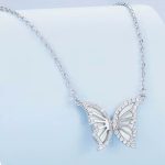 Ezüst nyaklánc pillangóval