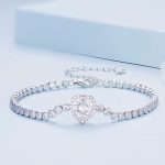 Ezüst karkötő szívmotívummal