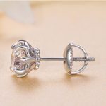 Strieborné náušnice s moissanitovým kryštálom, zasúvacie