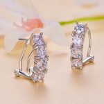 Strieborné náušnice s moissanitovým kryštálom