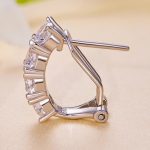 Strieborné náušnice s moissanitovým kryštálom