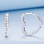 Strieborné náušnice s krištáľom v tvare srdca