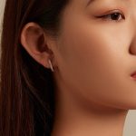 Strieborné náušnice s krištáľom v tvare srdca