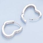 Strieborné náušnice s krištáľom v tvare srdca