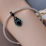 Strieborné kúzlo, čierna mačka