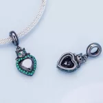 Strieborné kúzlo, čierna mačka