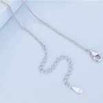 Strieborný náhrdelník s príveskom krížik