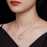 Strieborný náhrdelník s príveskom moissanitové srdce