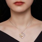 Strieborný náhrdelník s príveskom moissanitové srdce