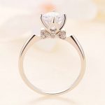 Strieborný zásnubný prsteň s moissanitovým kryštálom, veľkosť 8